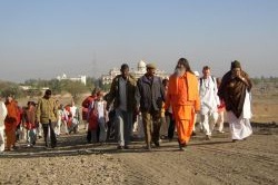 walking-with-swamiji04