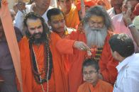 Vishwaguru Maheshwarananda with Shankaracharya